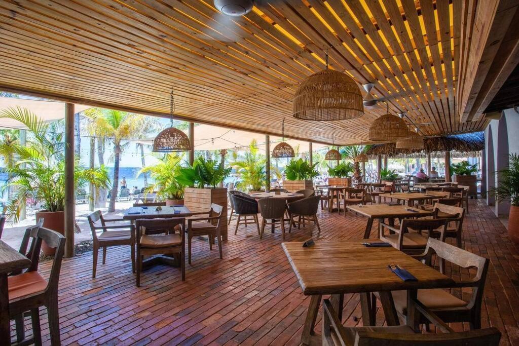 Blue Emerald Beachfront Blessing Willemstad Esterno foto